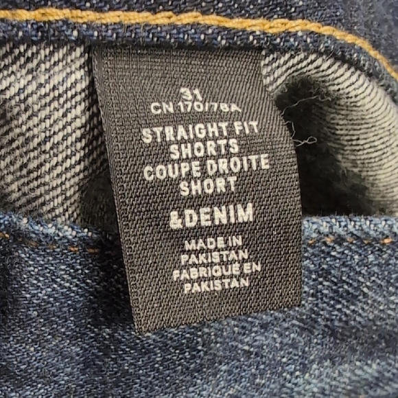 Indigo Blue H&M Straight Fit Distressed Jean Shorts with Frayed Hem. Size 31 NWT - Picture 6 of 7